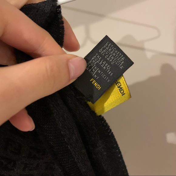 FENDI scarf - Picture 3 of 4